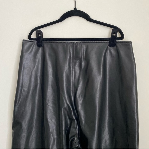 abercrombie & fitch - vegan leather split hem slim flare pant bottoms high-rise - Picture 6 of 8